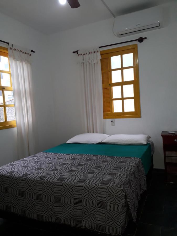 봄비나스 Residencial Colonial Amarelo A 150M Da Praia De Mariscal 아파트 호텔 외부 사진
